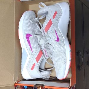Women's size 9 Nike shoes